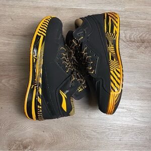 Li-Ning Way of Wade 2 Caution